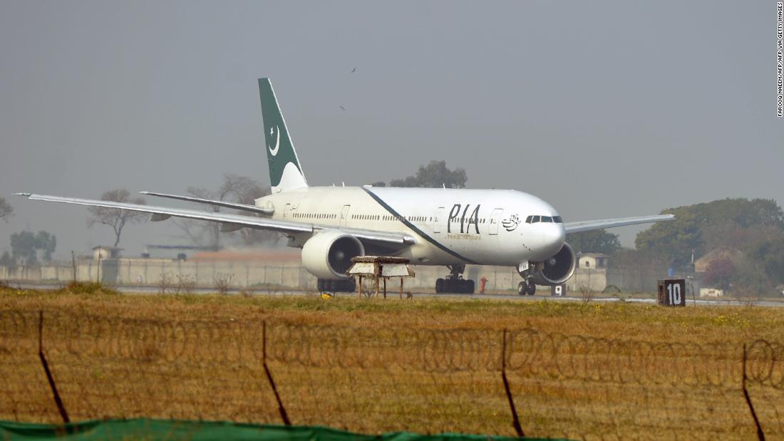 وزير الطيران الباكستاني: 30% من الطيارين معهم رخص طيران مزيفة!