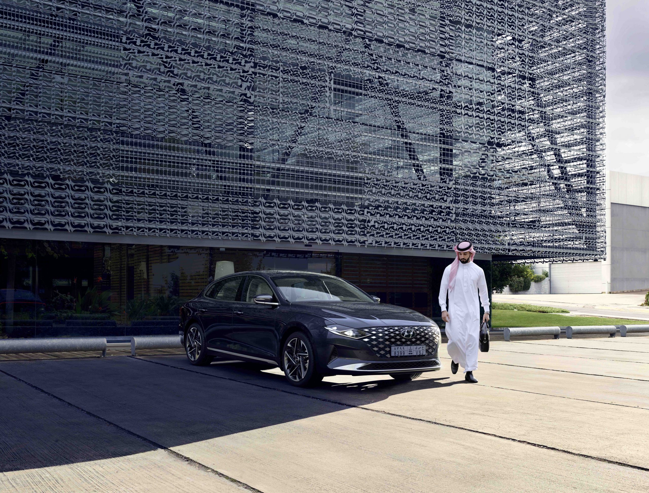 هيونداي تطلق الجيل الجديد من سيارة أزيرا في المملكة العربية السعودية