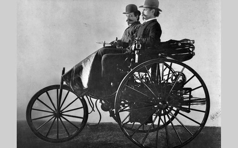 "بالصور" شاهد أول السيارات بالتاريخ التي طرحتها الشركات الكبرى 2