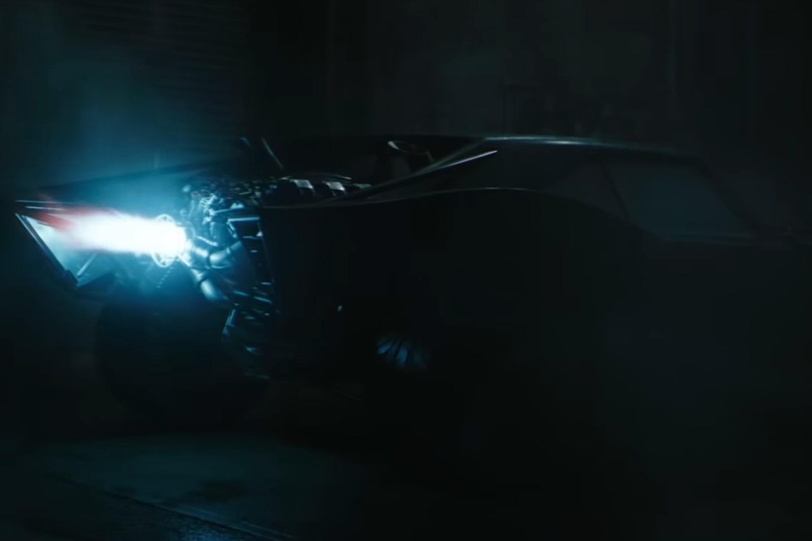 سيارة باتموبيل الجديدة تظهر في إعلان فيلم باتمان القادم 22