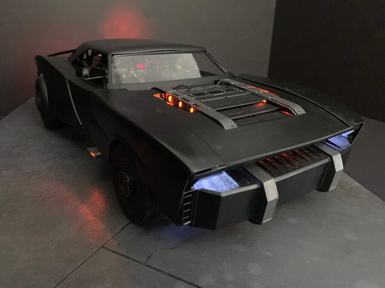 سيارة باتموبيل الجديدة تظهر في إعلان فيلم باتمان القادم 8