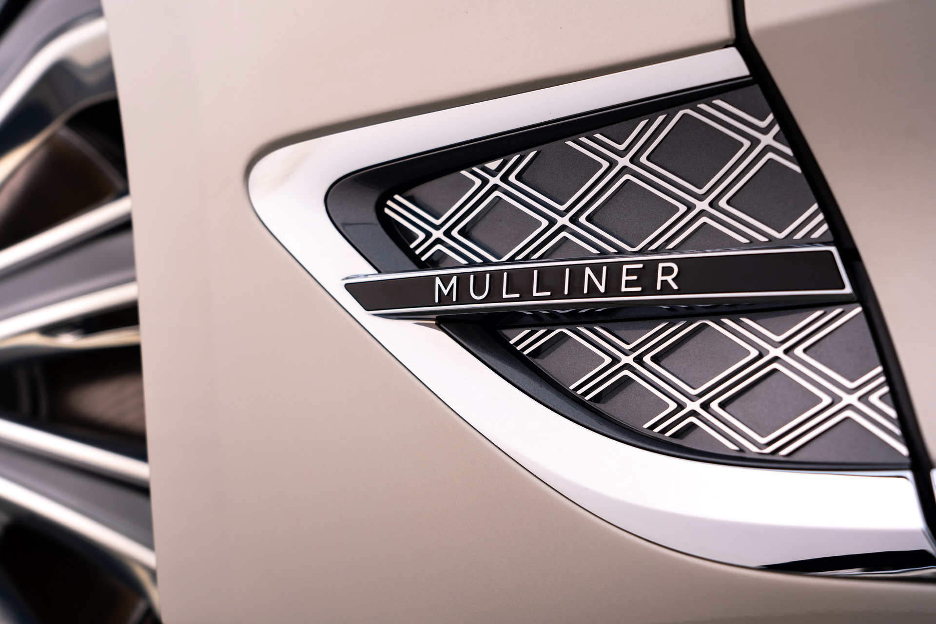 بنتلي كونتيننتال GT مولينر الجديدة تنطلق رسمياً 15