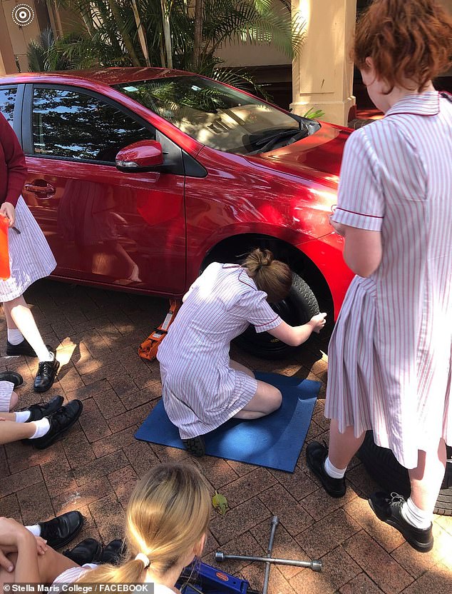 أستراليا تدرب فتيات المدارس على تغيير الإطارات ومتابعة حالة السيارة 1