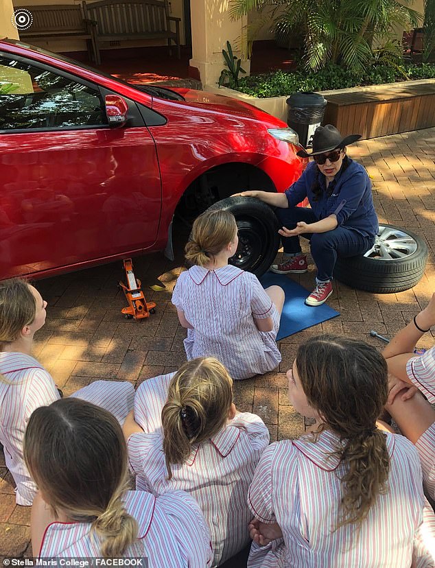 أستراليا تدرب فتيات المدارس على تغيير الإطارات ومتابعة حالة السيارة 3