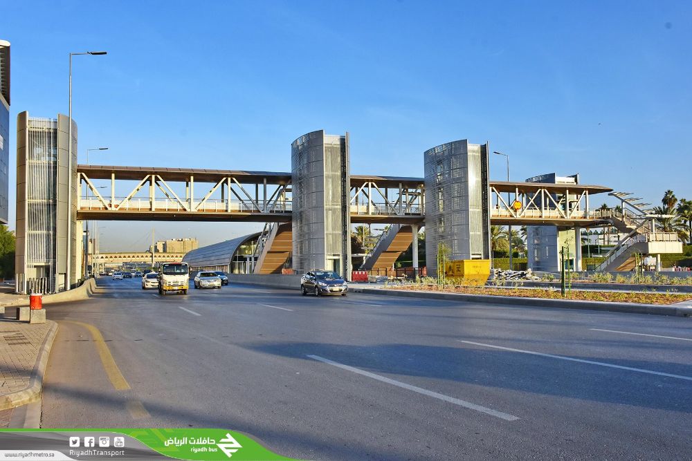 “بالصور” وصول نسبة الإنجاز في مشروع حافلات الرياض إلى 96%