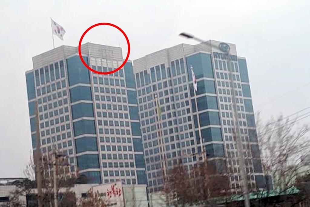 "بالصور" كيا تبدأ تغيير شعارها بمقرها الرئيسي في كوريا الجنوبية 19