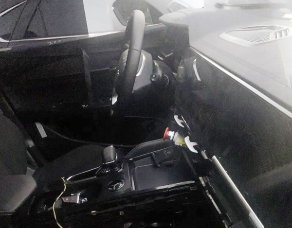 جيلي KX11 كروس أوفر الجديدة كلياً بسبعة مقاعد تظهر قبل التدشين 24