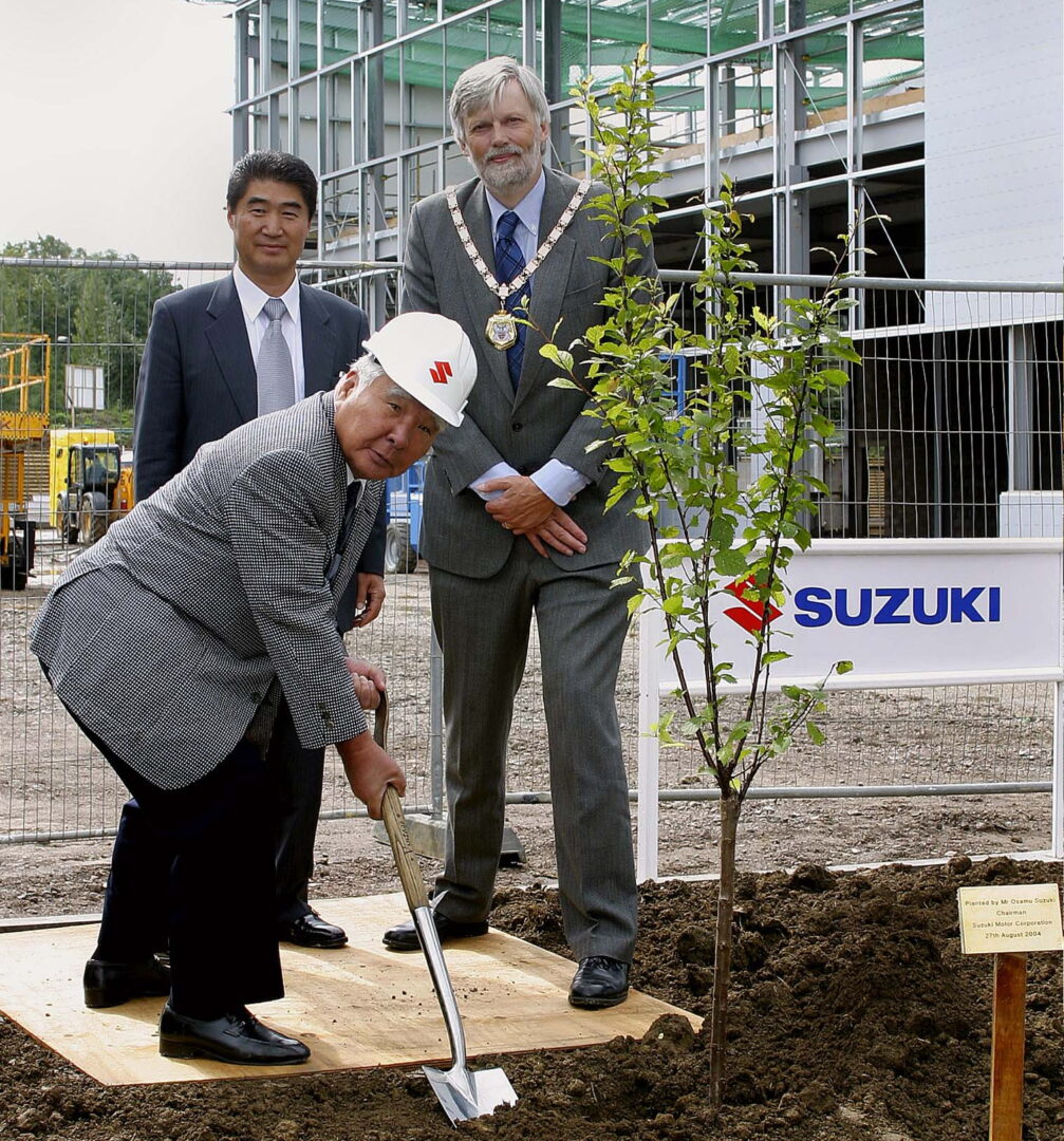 رئيس مجلس إدارة سوزوكي يتنحى بعد أربعة عقود من توليه للمنصب 2