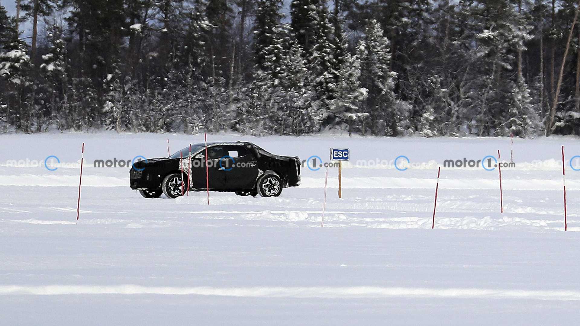 هيونداي سانتاكروز 2022 تظهر أثناء الاختبارات الثلجية في فنلندا  8