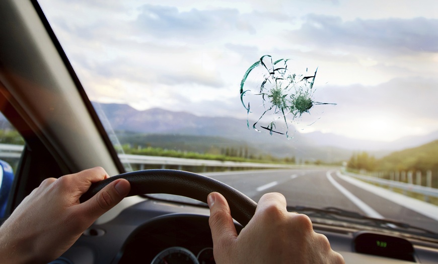 متى يمكنك إصلاح صدمات الحجارة على زجاج السيارة؟ 2