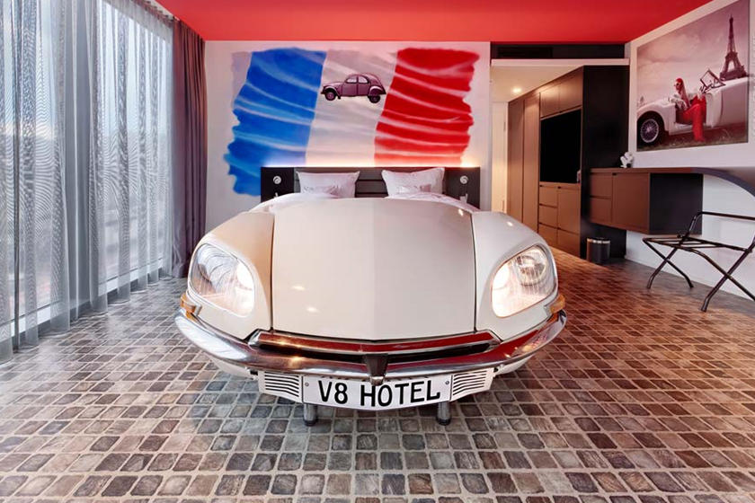فندق ألماني يوفر غرف بأثاث مصنوع من قطع سيارات حقيقية! 27