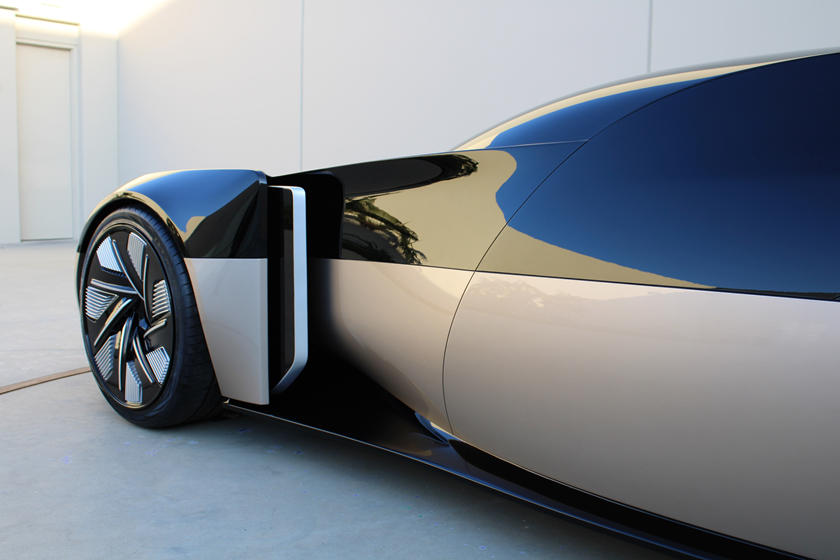 لينكون تكشف عن سيارة اختبارية تعكس مستقبل العلامة في عام 2040 8