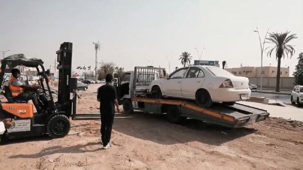 "بالفيديو" تعامل أمانة الرياض مع بلاغات السيارات المهملة في الشوارع 6