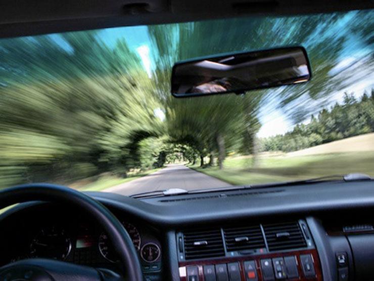 أضرار القيادة على سرعات عالية على سلامتك وسيارتك
