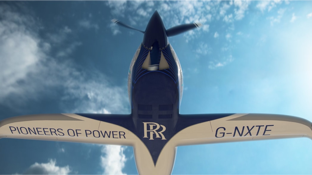 رولزرويس تكسر الرقم القياسي للسرعة للطائرات الكهربائية! 26