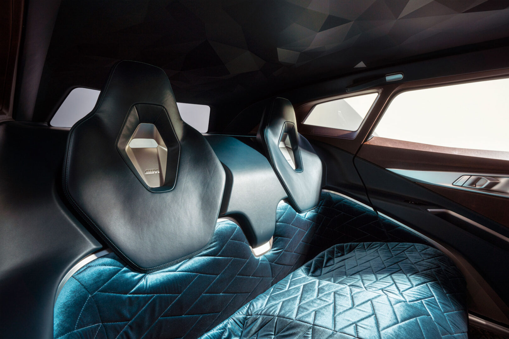 بي إم دبليو تكشف عن XM SUV الجديدة بقوة 750 حصان 13