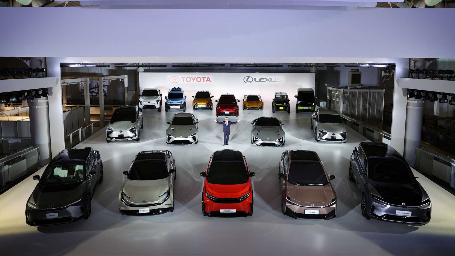 تويوتا تكشف عن 16 سيارة كهربائية جديدة SUV وسيدان وبيك أب! 5