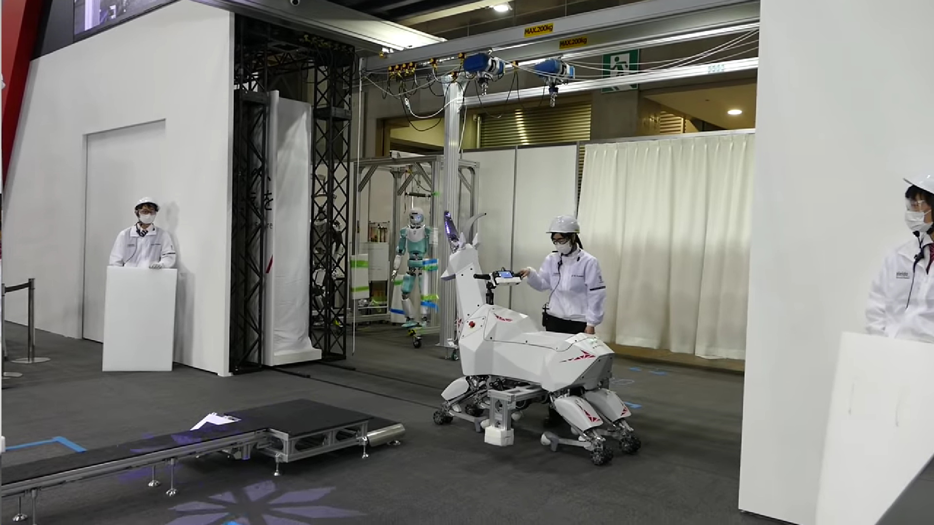 شركة يابانية تكشف عن روبوت ماعز جديد يمكن للبشر ركوبه 2