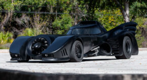كاديلاك إلدورادو تتحول إلى سيارة باتمان الشهيرة وتُعرض للبيع في مزاد 3