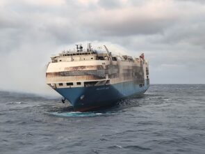 غرق السفينة المحملة بحوالي 4000 سيارة فولكس واجن وبورش في المحيط الأطلنطي