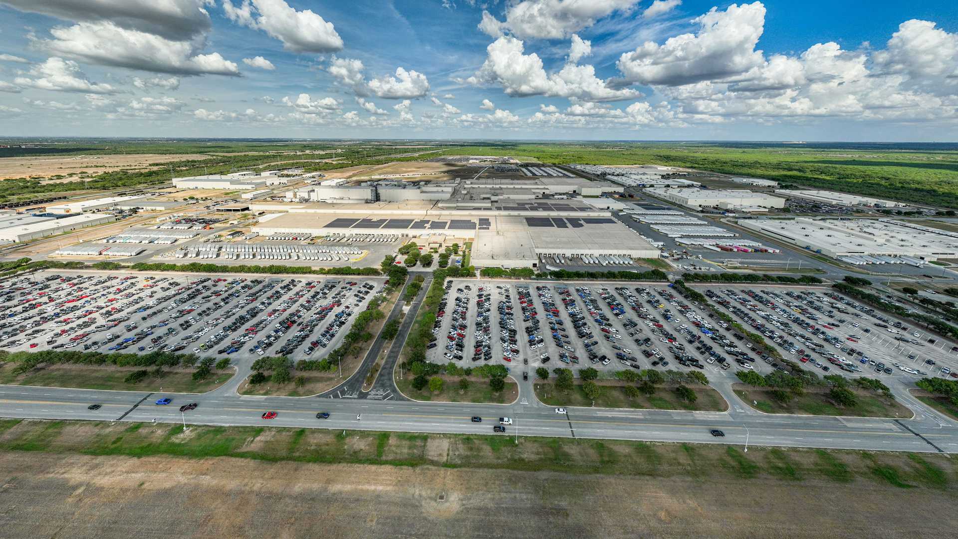 رسمياً، بدء إنتاج تويوتا سيكويا 2023 الجيل الثالث الجديد في مصنع تكساس 6