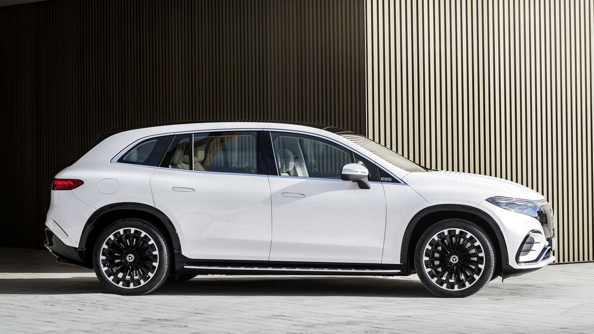 مرسيدس تكشف أسعار EQS SUV الكهربائية الجديدة كلياً 14