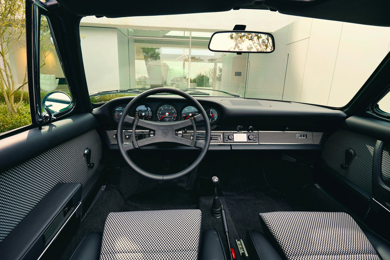 نسخة خاصة من بورش 911 تارجا طراز 1972 تقدم بمزاد بسعر يبدأ من مليون ريال 6