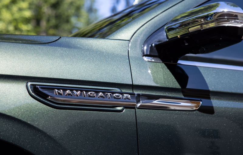  كيف نجحت سيارة لينكولن نافيجيتور 2022 بتقديم معنى الفخامة؟