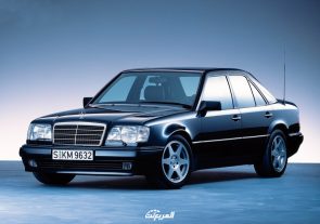 بداية التسعينات.. تعاون ثنائي ألماني بين بورشه ومرسيدس بنز لإنتاج سيارة الأداء العالي 500E الفريدة بمحركها V8 4