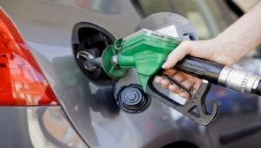 “كفاءة” يوجه نصائح لقائدي السيارات لتقليل استهلاك الوقود