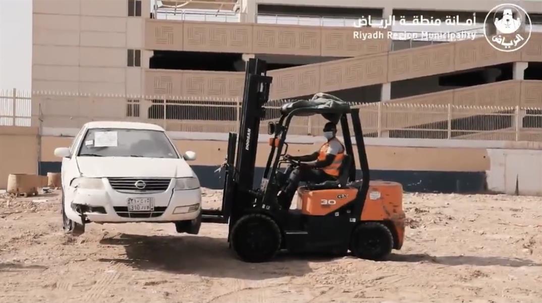 "أمانة الرياض" تعلن إزالة أكثر من 18 ألف سيارة مهملة وتالفة 11