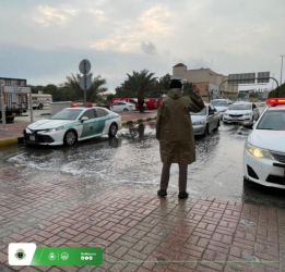 “المرور” يوضح أهمية القيادة بسرعة منخفضة أثناء الأمطار