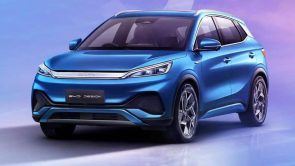 بي واي دي الصينية على وشك تجاوز تيسلا في مبيعات السيارات الكهربائية خلال 2023