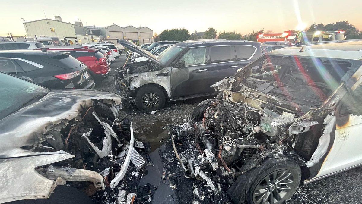 اشتعال سيارات الحرس الشخصي للرئيس الأمريكي جو بايدن في حادث غامض 1