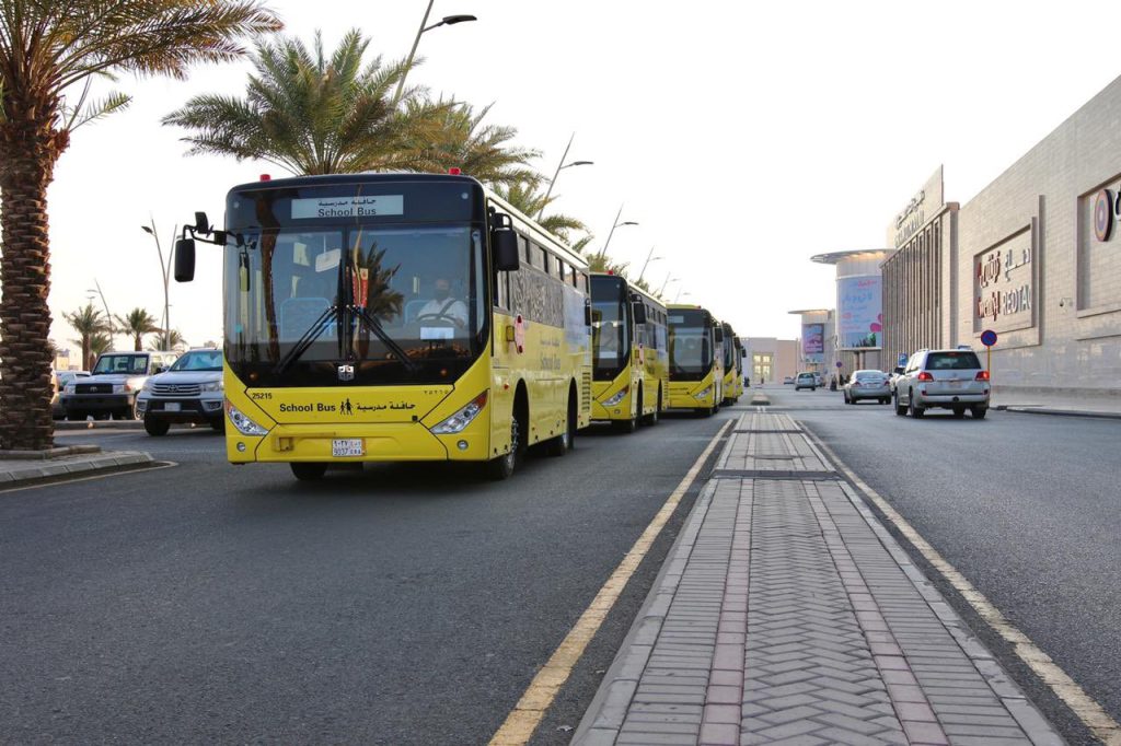 “النقل” يعلن بدء تطبيق التجهيزات الفنية للحافلات