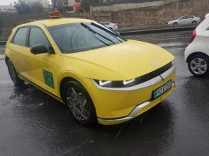هيونداي ايونيك 5 الكهربائية الجديدة تعمل كسيارة أجرة في شوارع الأردن