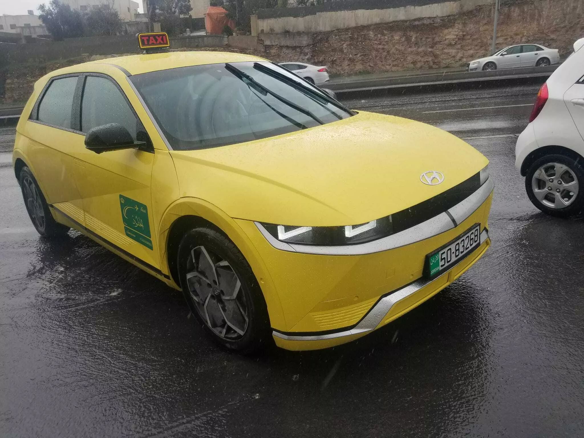 هيونداي ايونيك 5 الكهربائية الجديدة تعمل كسيارة أجرة في شوارع الأردن 1