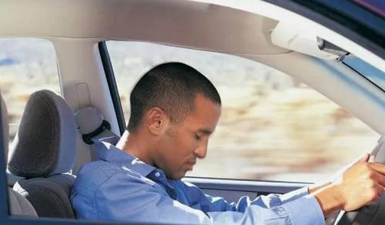 "أمن الطرق" يوجه 4 نصائح لتفادي النوم أثناء القيادة 2
