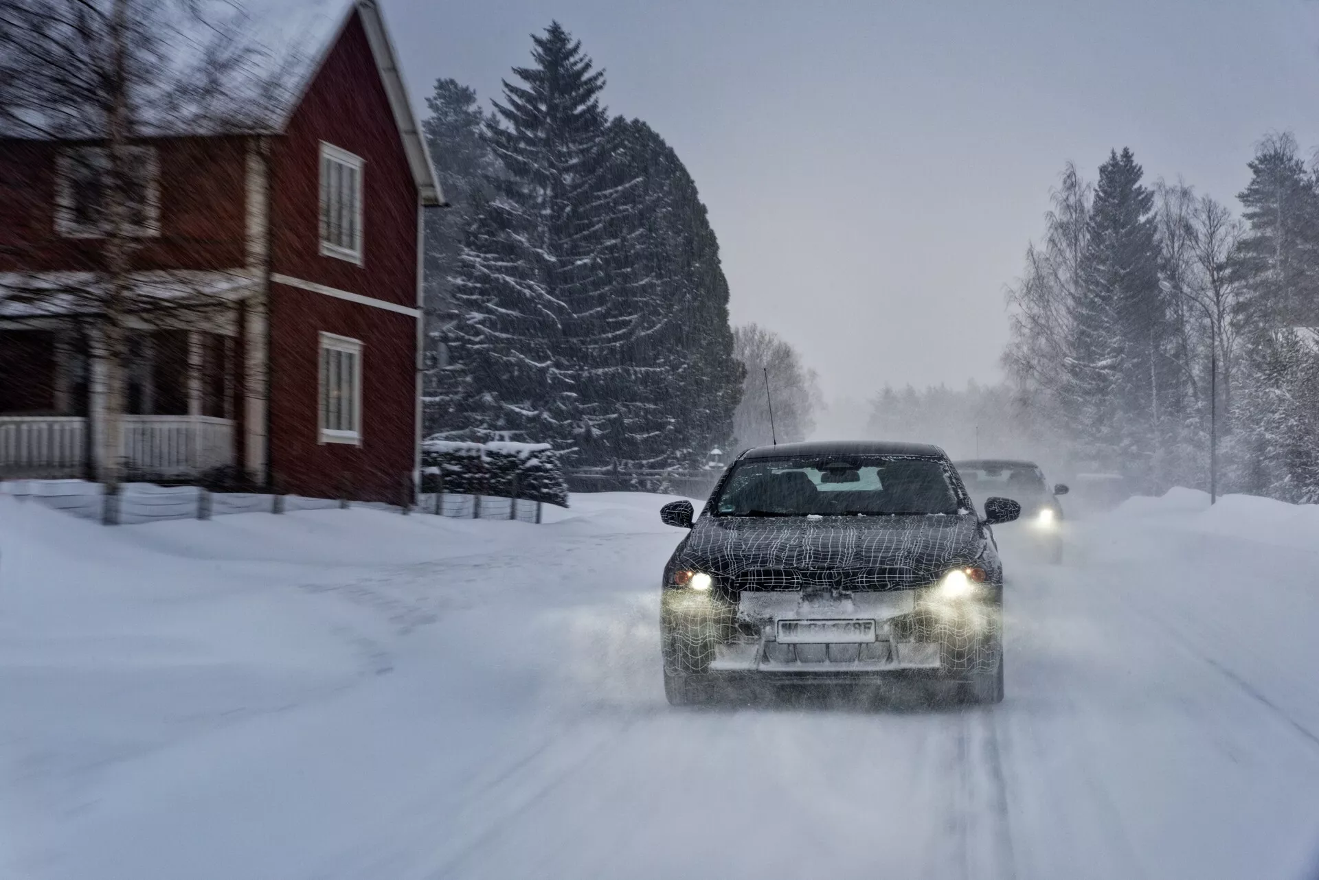 بي ام دبليو i5 الكهربائية الجديدة كلياً تظهر في فيديو تشويقي رسمي أثناء الاختبارات الثلجية 14