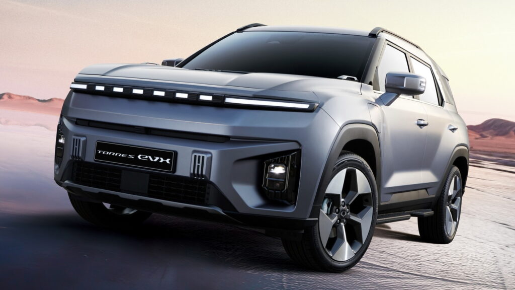 سانغ يونغ تكشف عن SUV جديدة بتصميم مستوحى من تويوتا FJ كروزر 1