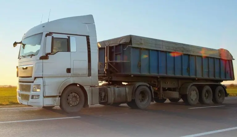 “النقل” تلزم الشاحنات الأجنبية بوثيقة إلكترونية لدخول المملكة