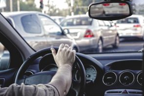 “السلامة المرورية” تكشف أخطر أوقات القيادة لتجنب الحوادث