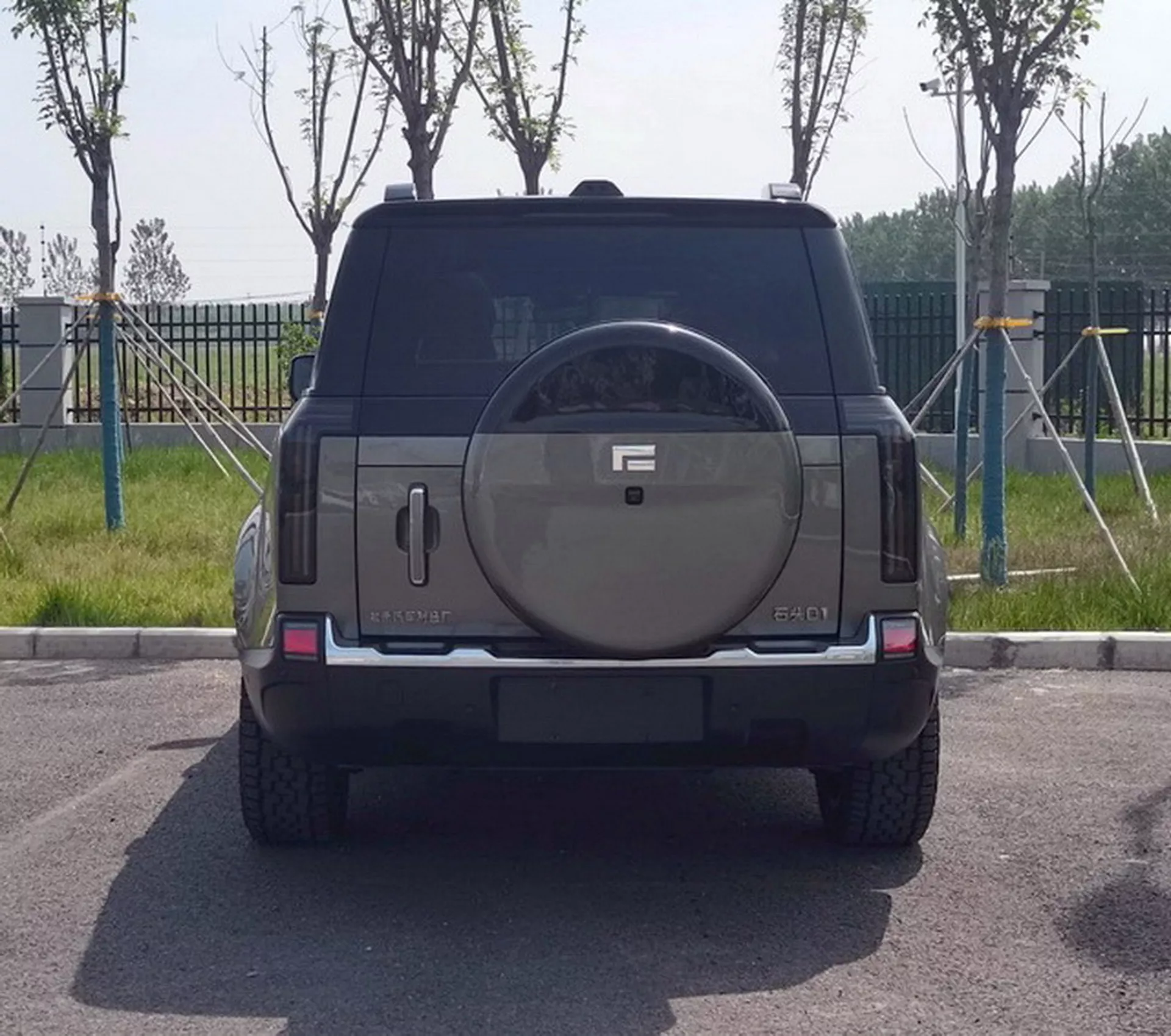 بايك الصينية تكشف عن SUV وعرة جديدة كلياً بتصميم مستوحى من ديفندر 2