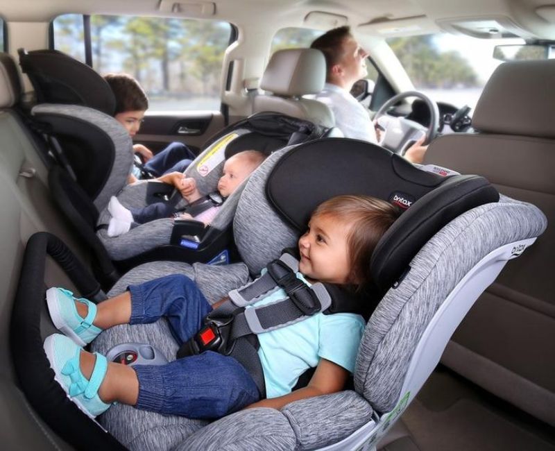 "الصحة" توضح ضوابط اختيار مقاعد الأطفال بالسيارات 1