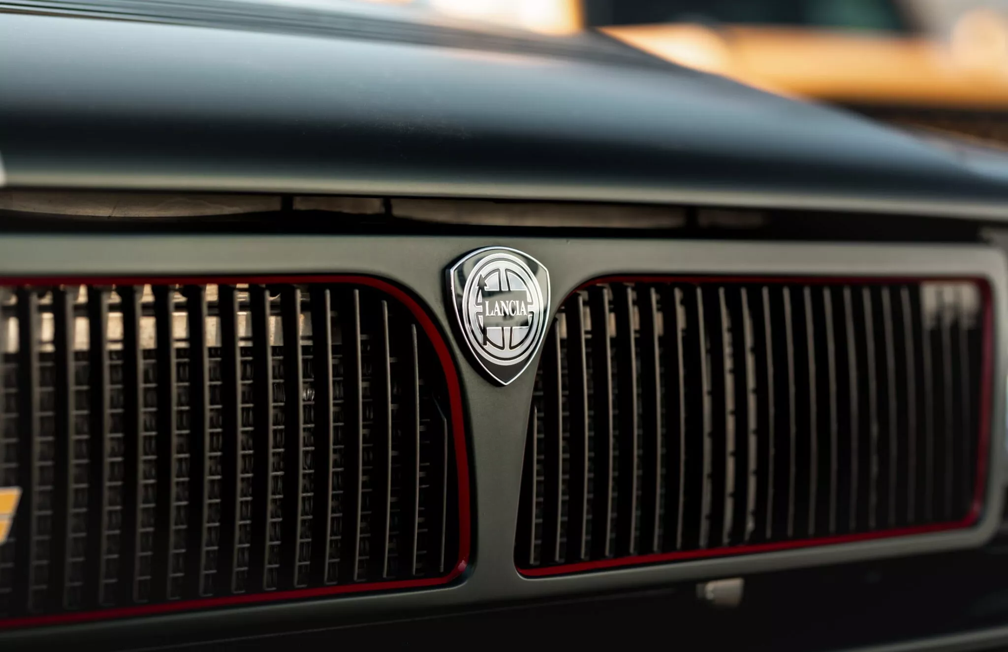 شركة مانهارت تكشف عن سيارة لانسيا كلاسيكية إيطالية تم تجديدها بالكامل وعرضها للبيع 10