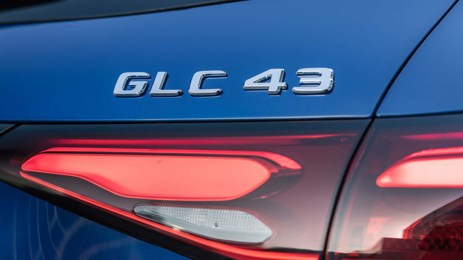 مرسيدس AMG GLC الرياضية الجديدة تنطلق بأقوى محرك 4 سلندر في العالم 30