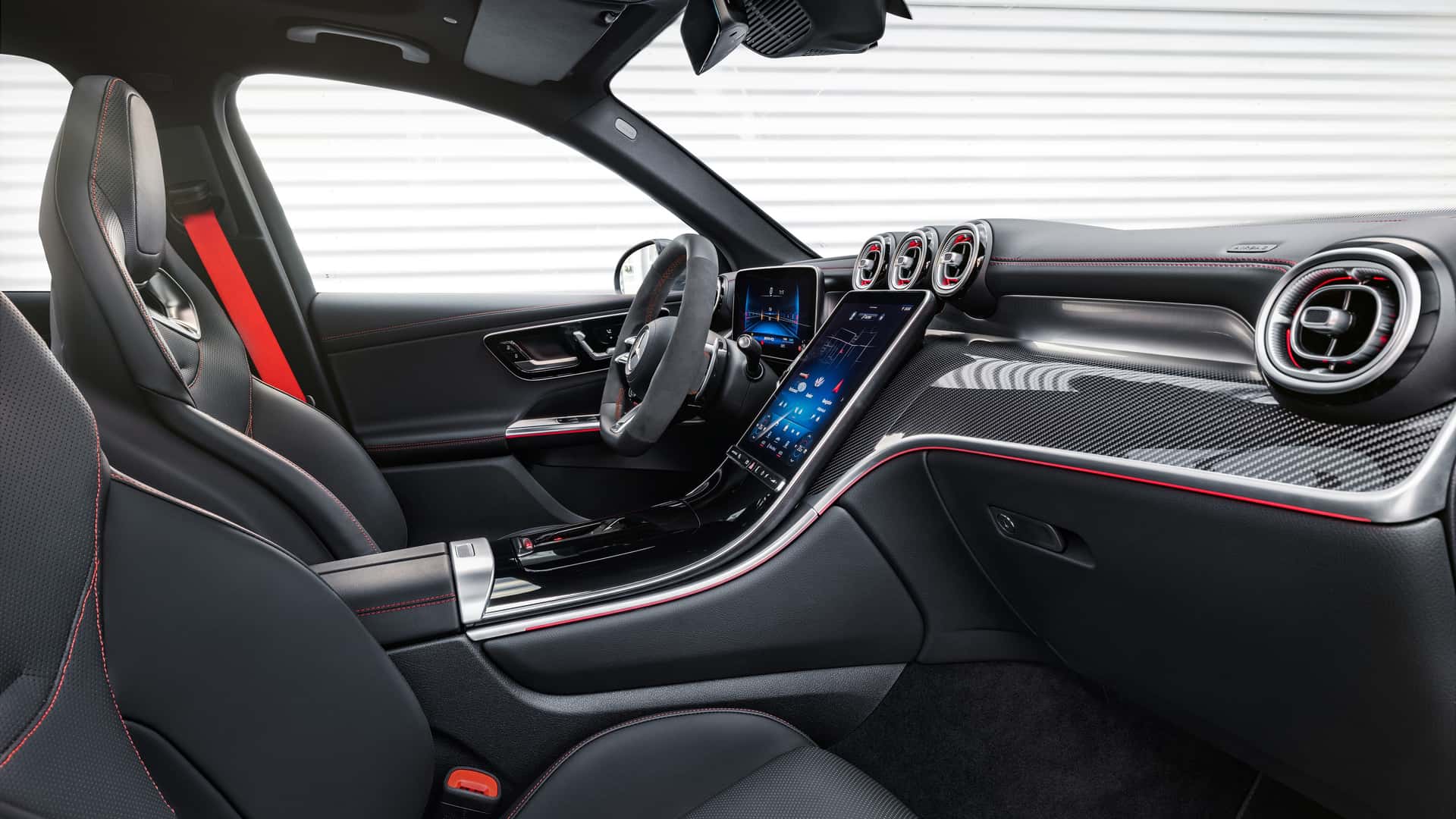 مرسيدس AMG GLC الرياضية الجديدة تنطلق بأقوى محرك 4 سلندر في العالم 12