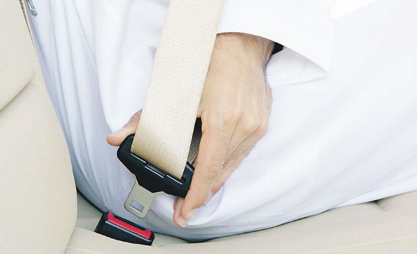 “المرور” يوضح مخاطر عدم ارتداء حزام الأمان..وهذه عقوبة مخالفته 1