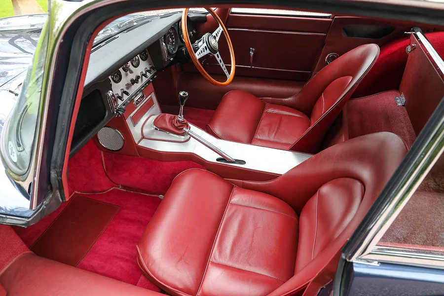 جاكوار E-Type التي وصفها رئيس فيراري بـ "السيارة الأجمل في العالم" معروضة في مزاد بقيمة 5.6 مليون ريال 2