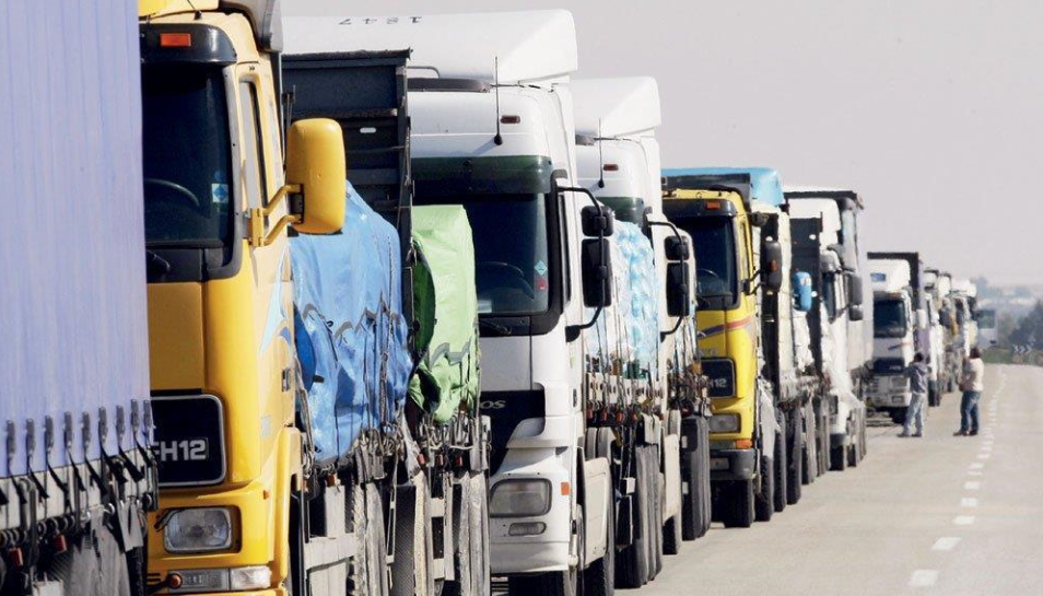 "المرور": منع دخول الشاحنات طريق الملك فهد 1